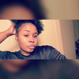 Meet your Posher, Nia